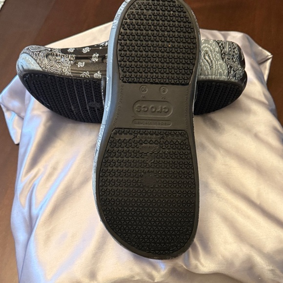 CROCS Paisley Patterned Mules in Black and White - Picture 14 of 17